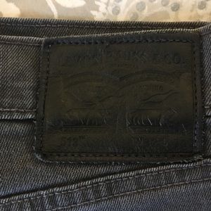 32x34 Levi slim straight leg, style 513